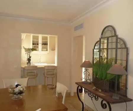 Le Piree Apartman *