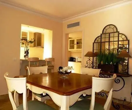 Le Piree Apartman *